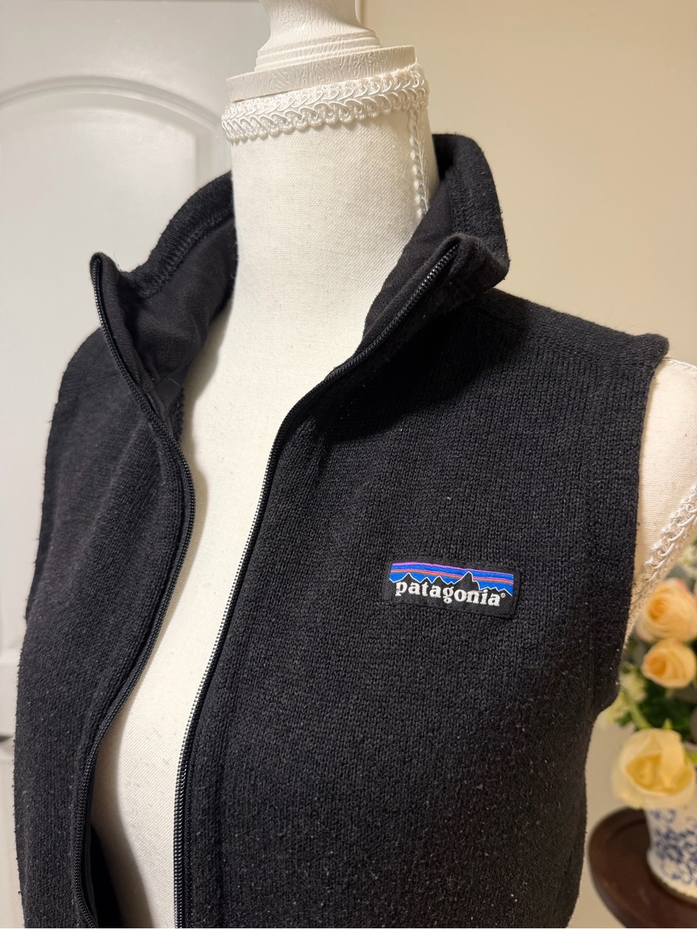 Patagonia Black Fleece Vest with Logo Patch Winter Ski Aspen Cold Vacation